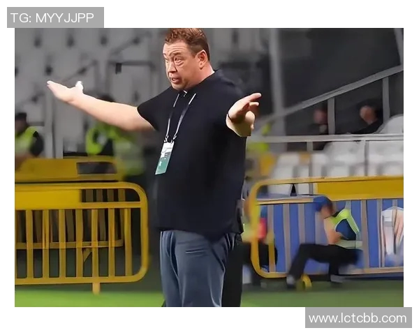 足球球星因伤倒地跪下瞬间引发球迷热议成为赛场新焦点